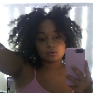 Meet your Posher, Chloe